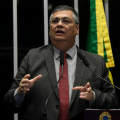 ‘Ditadura judicial’, Moraes e mandatos: o discurso de Dino em sua breve passagem pelo Senado