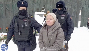 Rússia prende mais de 350 pessoas por atos em homenagem a Navalny