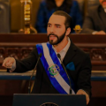 El Salvador: ídolo bolsonarista, Bukele busca reeleição ‘esmagando’ direitos