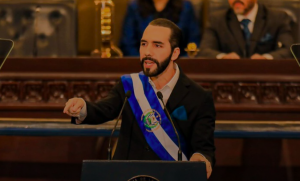 El Salvador: ídolo bolsonarista, Bukele busca reeleição ‘esmagando’ direitos