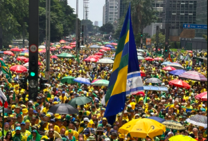 Manifestantes bolsonaristas chegam à avenida Paulista; veja imagens