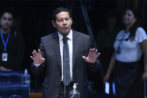 PEC dos militares na política: Mourão junta oposição para frear mudanças em candidaturas