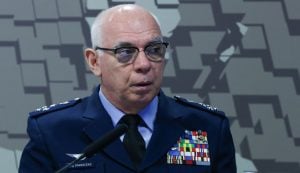 Quem feriu a disciplina deve ser punido, diz comandante da Aeronáutica sobre investigação de trama golpista