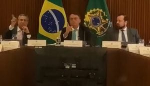 Reunião de Bolsonaro é uma confissão de crime a céu aberto, diz ministro da AGU