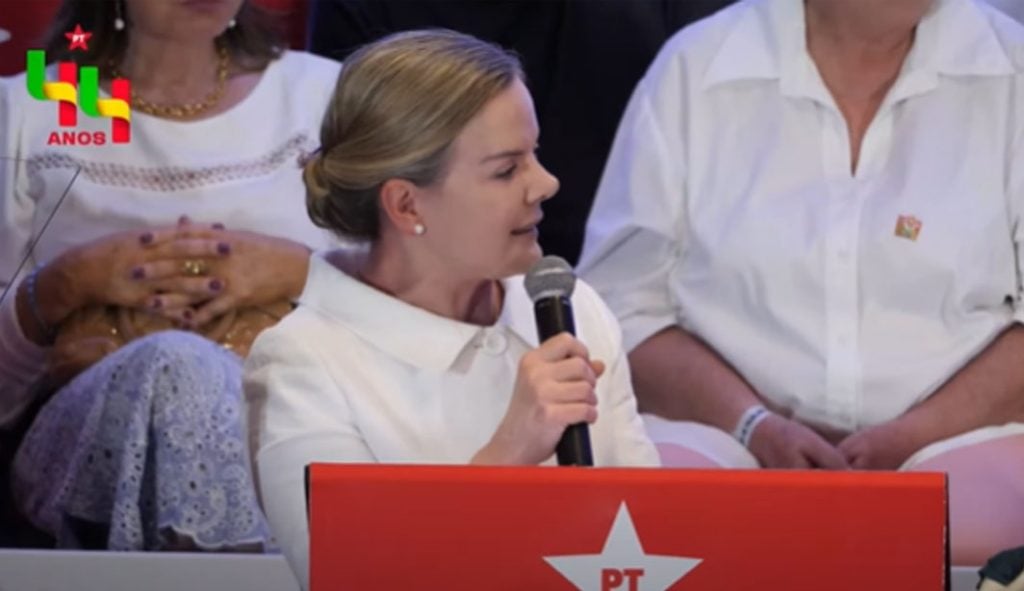 ‘Ganhar em São Paulo é ganhar no Brasil’, diz presidenta do PT na filiação de Marta Suplicy