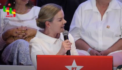 ‘Ganhar em São Paulo é ganhar no Brasil’, diz presidenta do PT na filiação de Marta Suplicy