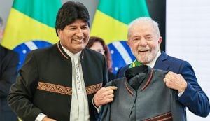 'Ser persona non grata para um governo que comete massacres é um privilégio', diz Evo sobre Lula