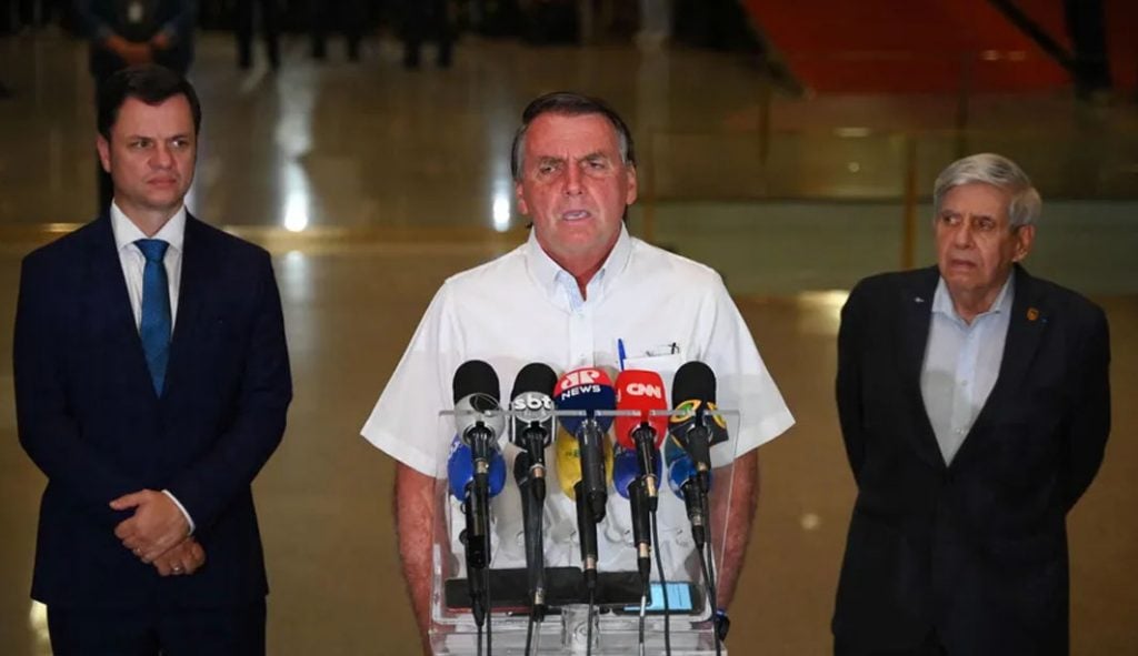 ‘Raramente eu usava a inteligência’: como Bolsonaro tenta se descolar de Heleno sobre infiltração da Abin na eleição
