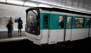 Metrôs de Paris não vão mais parar para atendimento de passageiros com mal-estar