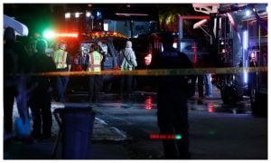 Pequeno avião cai em parque de trailers na Flórida e deixa vários mortos