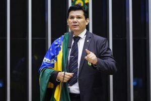 Fux autoriza inquérito para investigar deputado bolsonarista que chamou Lula de 'ladrão'