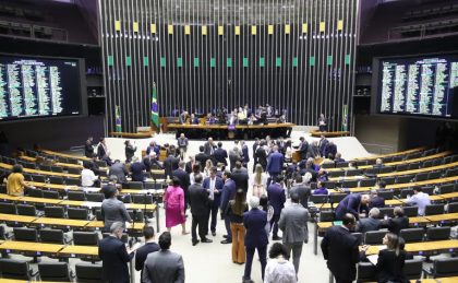 Câmara aprova isenção do Imposto de Renda para até dois salários mínimos