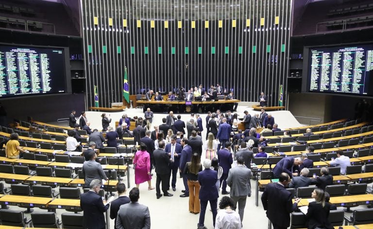 Câmara aprova isenção do Imposto de Renda para até dois salários mínimos