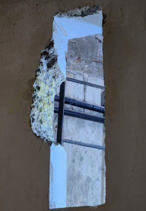 Presos que fugiram de Mossoró utilizaram estrutura da cela para abrir buraco em luminária; veja imagens