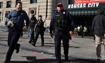 Ataque a tiros no desfile do Super Bowl foi provocado por ‘disputa entre várias pessoas