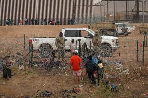 Suprema Corte bloqueia temporariamente lei do Texas que permite detenção de migrantes