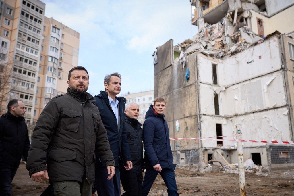 Drones russos explodem em Odessa durante visita de Zelensky e primeiro-ministro grego