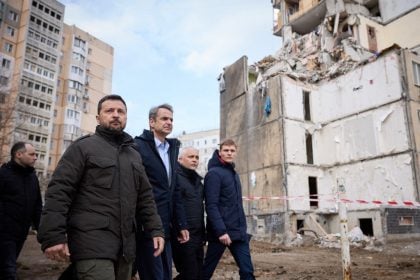 Drones russos explodem em Odessa durante visita de Zelensky e primeiro-ministro grego