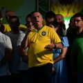 ‘Mundo caindo na cabeça’, diz Bolsonaro um dia após divulgação de depoimentos