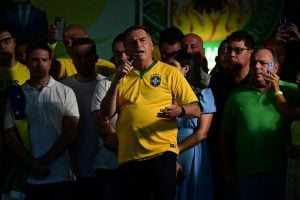 'Mundo caindo na cabeça', diz Bolsonaro um dia após divulgação de depoimentos