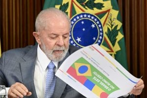 ‘Jornal Nacional’ e Ratinho despontam em distribuição de verba de publicidade no governo Lula