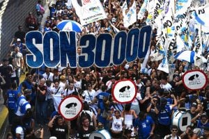 Organizações de direitos humanos marcham 48 anos após o golpe de Estado na Argentina