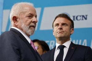 Lula cita 'carinho' com as Forças Armadas em evento ao lado de Macron