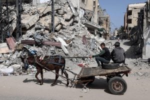 Israel bombardeia Gaza antes do reinício das negociações