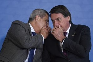 Um golpe pelo outro