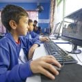 Sete em cada 10 alunos do ensino médio usam IA generativa em pesquisas