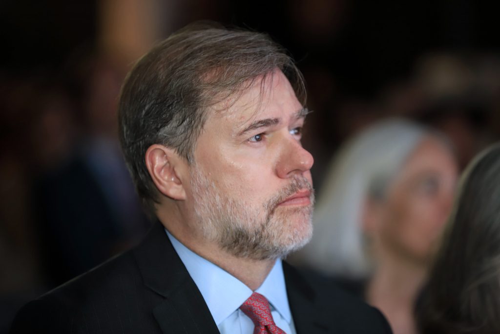 Fundo de pensão da Petrobras pede que Toffoli reveja suspensão de multa bilionária da J&F