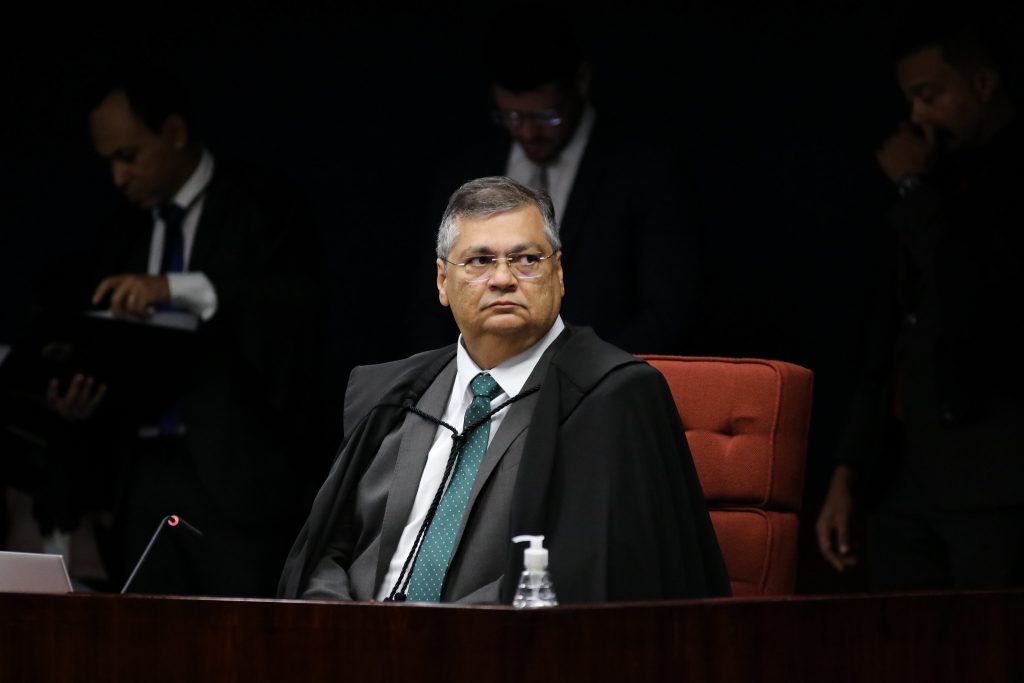 Dino suspende lei do Amazonas que proibia a linguagem neutra nas escolas