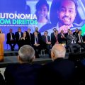 Proposta de regulamentação dos motoristas de aplicativo é ‘nova modalidade’ de trabalho, diz Lula