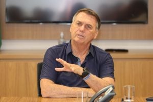 Bolsonaro chega a hospital em São Paulo para tratar erisipela e obstrução intestinal