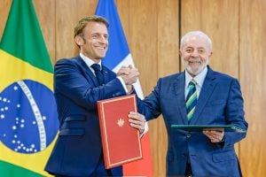 Entenda os acordos assinados por Lula e Macron em Brasília