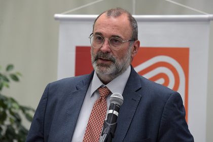 Ver um suspeito ‘jogar algo em cima da laje’ não justifica entrada em domicílio, decide o STJ
