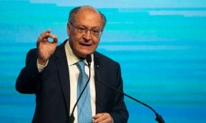 'Viola os preceitos mais básicos de humanidade', diz Alckmin após Israel atacar palestinos que buscavam comida