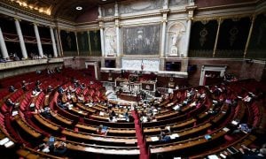 Assembleia da França aprova aprova projeto para proibir a 'discriminação capilar'