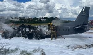 Avião da Polícia Federal cai no aeroporto da Pampulha e dois agentes morrem