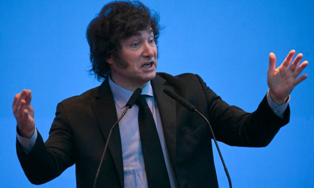 Argentina sob Milei recua após classificar pessoas com deficiência como ‘idiotas’