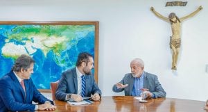 Após reunião com Lula, Castro recua e adia ação no STF por renegociação da dívida
