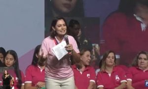 Papel da mulher é ajudar o marido, diz Michelle Bolsonaro em evento do PL
