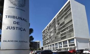 Justiça condena Paraná a indenizar professor que foi proibido de abordar ditadura em colégio cívico-militar
