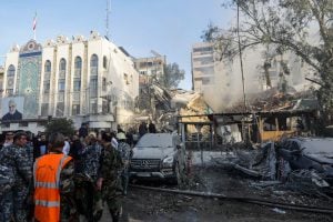 Sobe para 11 número de mortos em bombardeio israelense contra consulado iraniano na Síria