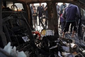 Bombardeio israelense mata sete funcionários de ONG humanitária americana em Gaza