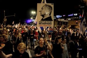 Manifestantes em Jerusalém chamam Netanyahu de 'traidor' e pedem 'eleições já' em Israel