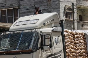 Israel permitirá entrega 'temporária' de ajuda por passagem no norte de Gaza