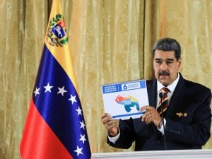 Maduro denuncia bases militares dos EUA em área disputada por Venezuela e Guiana