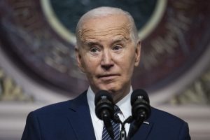 Médico palestino deixa reunião com Biden em protesto contra apoio dos EUA a Israel