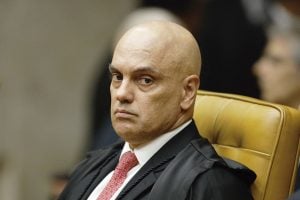 Moraes vota para manter suspensão de duas leis municipais que proíbem o uso da linguagem neutra